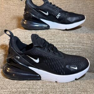 Nike Air Max 270 Kids Black and White Running Shoes Size 5.5Y 943345-001